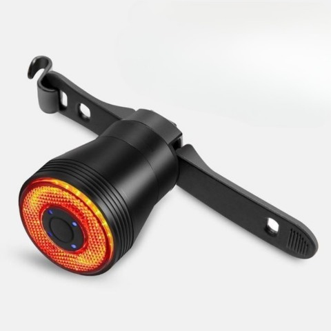 LEDリアライト、インテリジェントブレーキセンサー付き — 都市部やスポーツに最適 