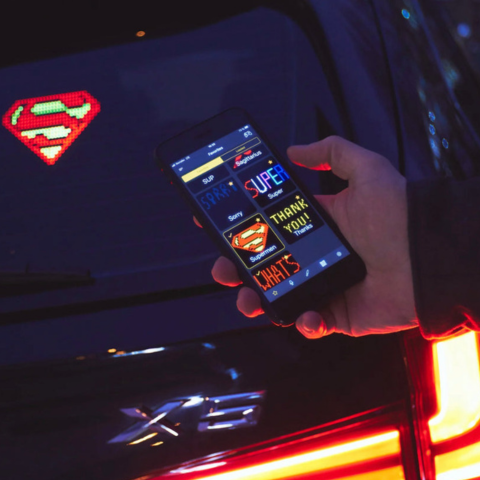 LED Emoji Skilt for Bil — Moderne og Interaktiv Stil 