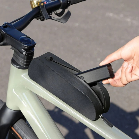 エアロダイナミックサドルバッグ — コンパクトで防水設計 
