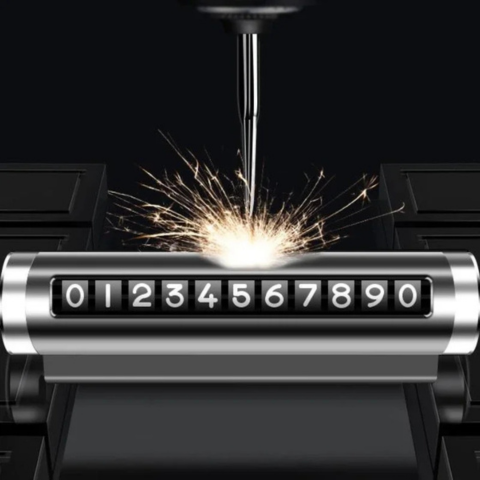 Tymczasowa Tablica Parkingowa — Widoczny Numer Telefonu 