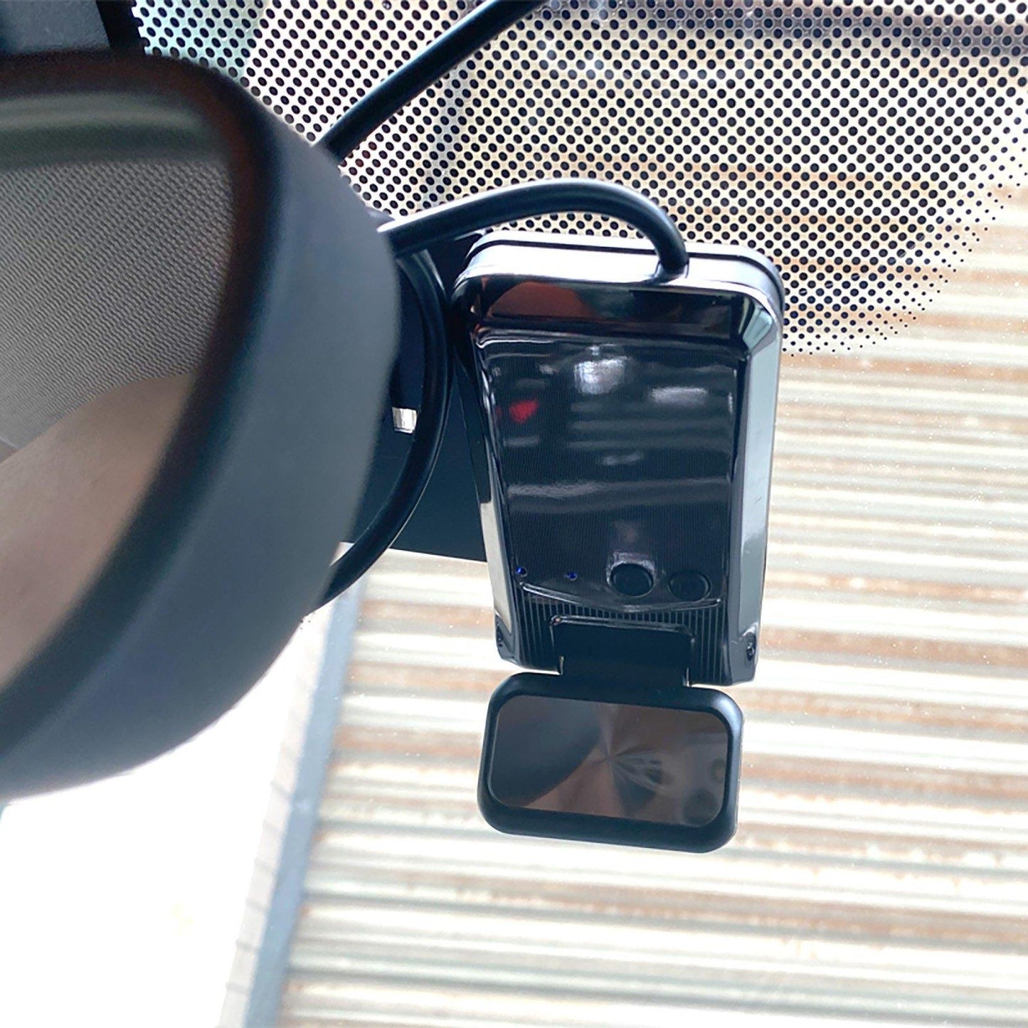 كاميرا مدمجة HD للرؤية الليلية — أقصى درجات الأمان والوضوح 